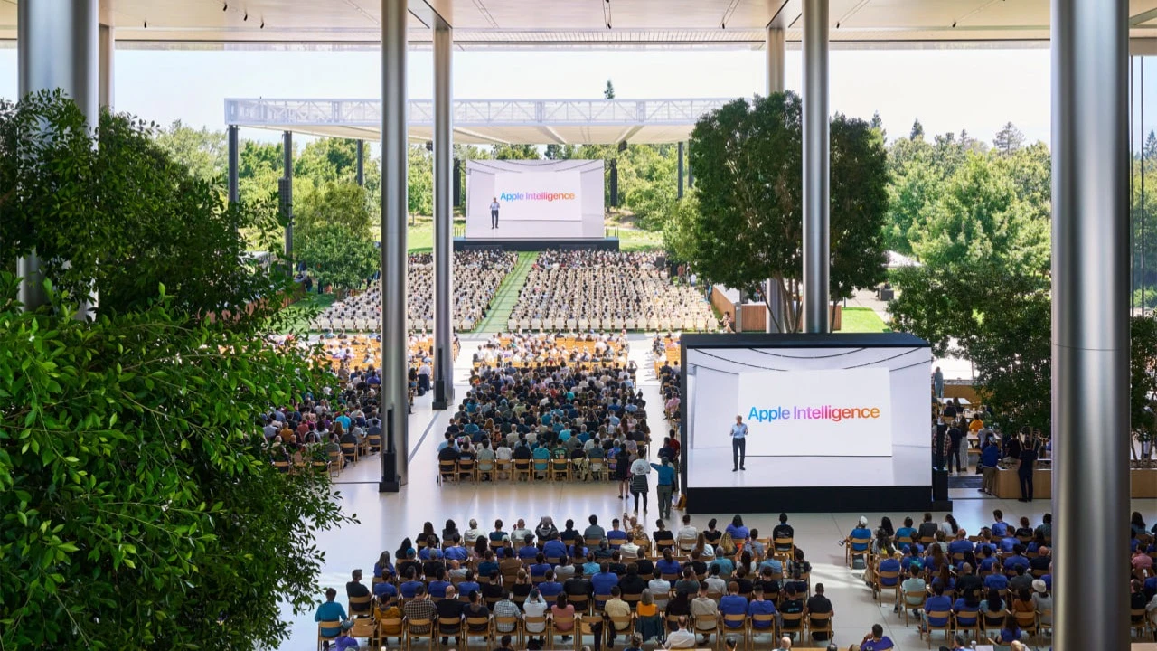 На конференции разработчиков 2024 года Apple объявила о внедрении ИИ и представила iOS 18 / Фото: Apple