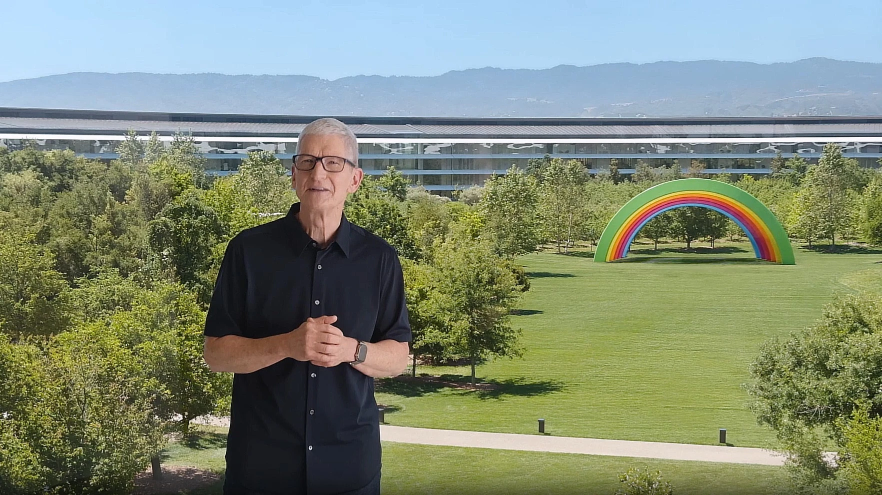 На реализацию планов Apple по внедрению ИИ потребуется больше времени / Фото: стоп-кадр из презентации Apple