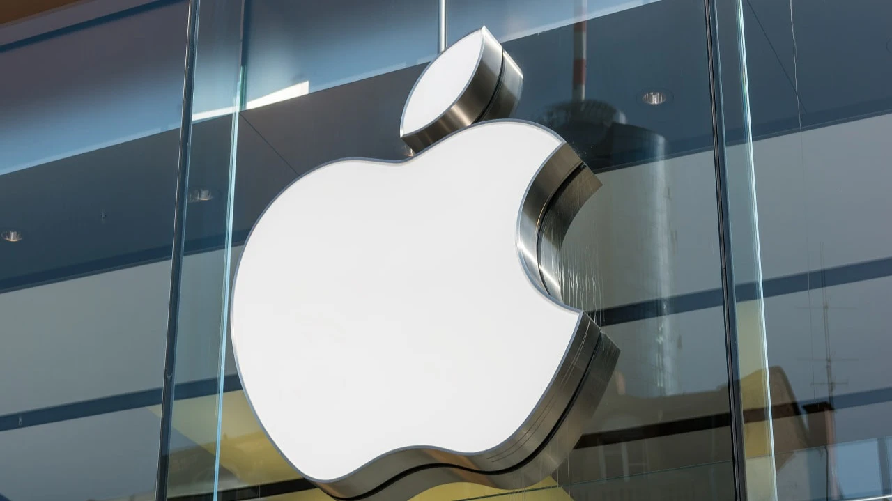 Инвесторы ждали от Apple заявки на лидерство в ИИ-сфере / Фото: r.classen / Shutterstock.com