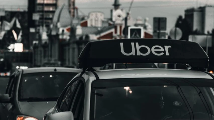 С начала года рыночная стоимость Uber выросла почти на 43% / Фото: Unsplash/Viktor Avdeev