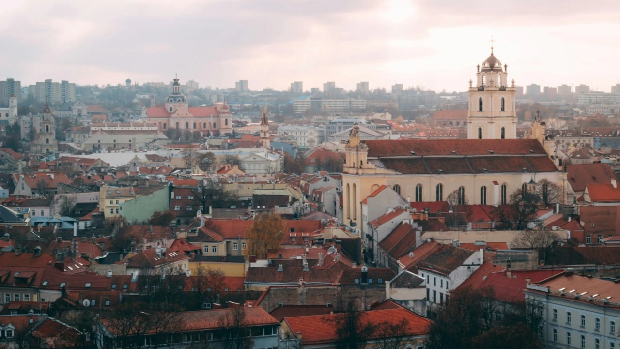 Литва остается лидером по темпам роста экономики в Балтии / Фото: Julia Karnavusha / Unsplash