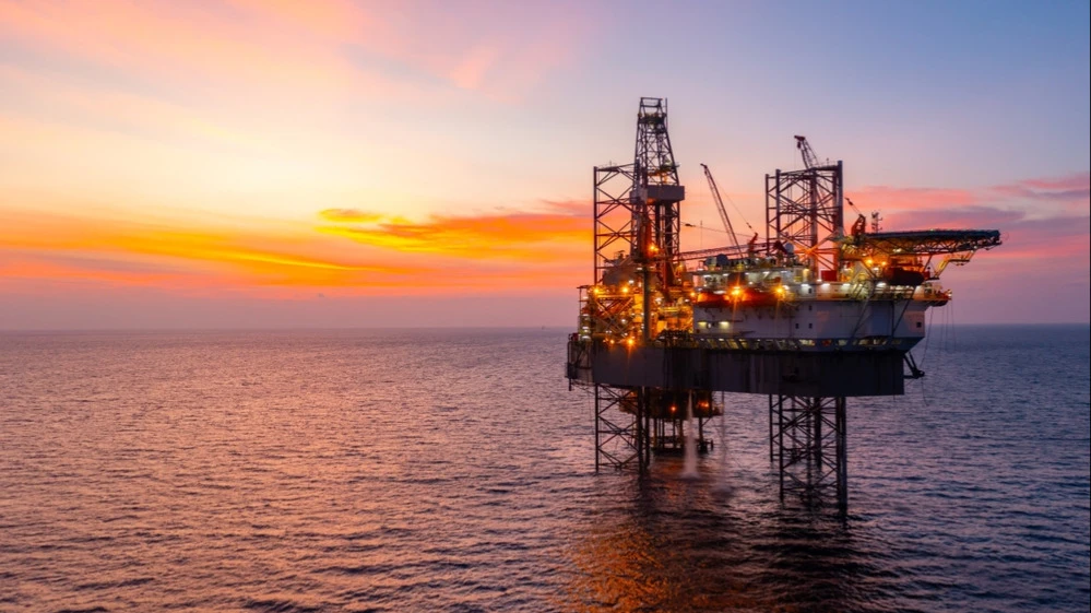 Рост спроса на нефть внутри стран ОПЕК+ может компенсировать увеличение добычи в ближайшие месяцы и поддержать цены / Фото: shutterstock/James Jones Jr