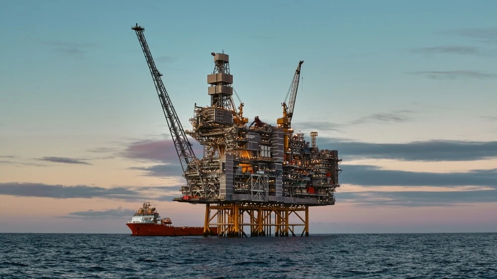 Цены на нефть растут второй день подряд на фоне опасений, что война между Ираном и Израилем может нарушить поставки / Фото: shutterstock.com