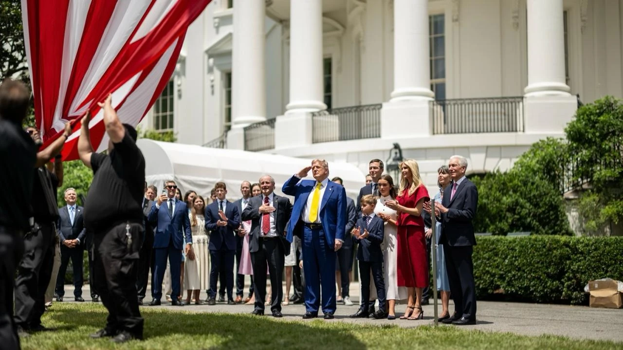 Дональд Трамп сохраняет неопределенность по поводу возможной поддержки Израиля в его борьбе с Ираном / Фото: X/The White House