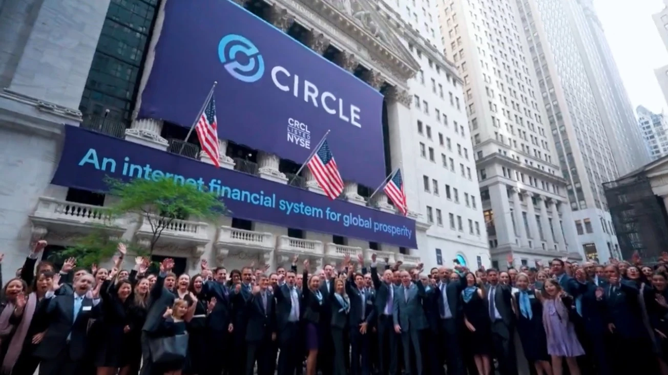 Circles stock has risen eightfold in two weeks. Does it make sense to buy them?