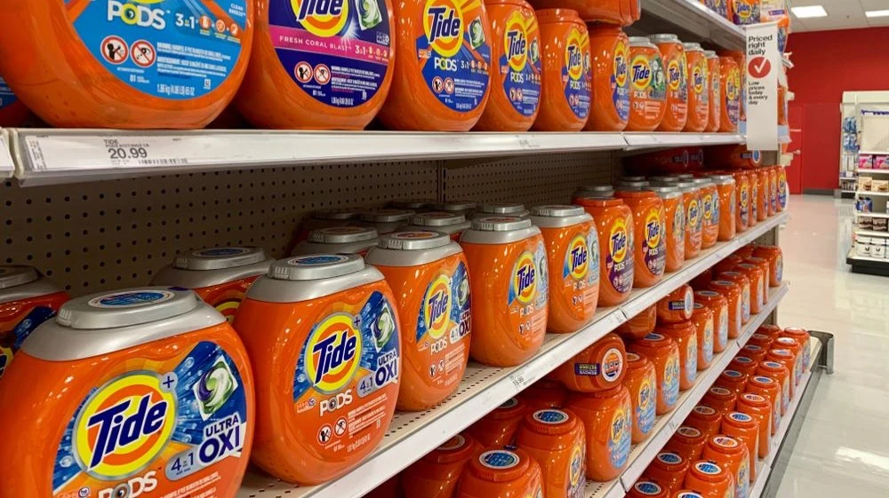 P&G планирует оптимизировать штат и сосредоточиться на развитии флагманских брендов — Tide, Pampers и Old Spice / Фото: DCStockPhotography / Shutterstock.com