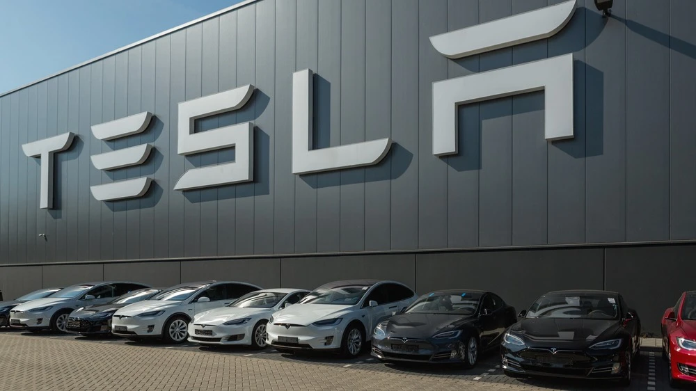 Аналитики Уолл-стрит ожидают, что поставки Tesla во втором квартале 2025 года упадут на 13% в годовом выражении / Фото: Nadezda Murmakova / Shutterstock.com