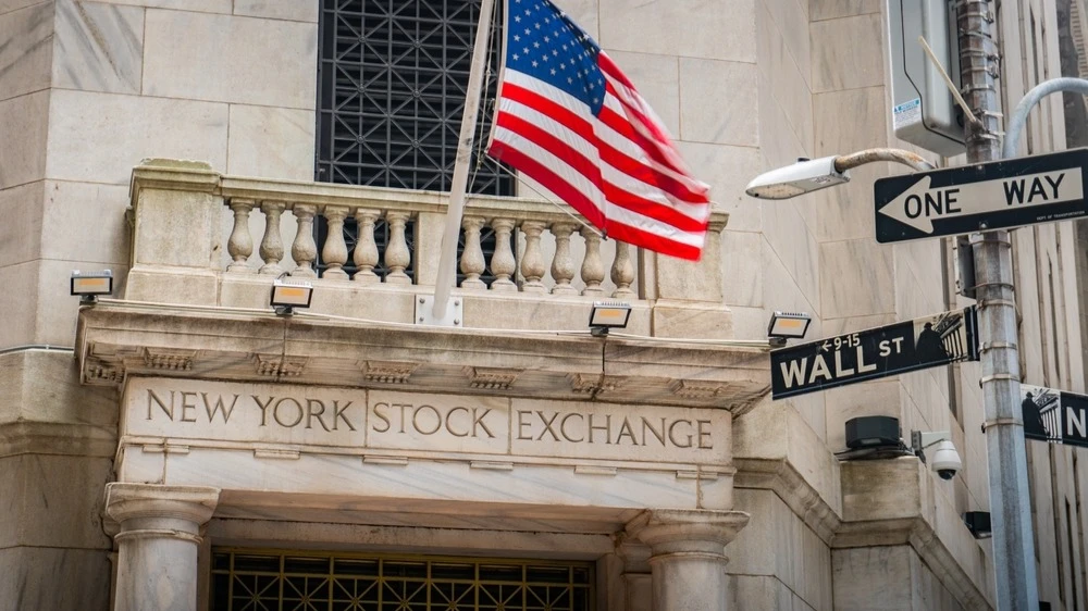 Аналитики Уолл-стрит дали советы инвесторам, которые сомневаются, стоит ли покупать акции во время ралли / Фото: M. Knijnenburg/Shutterstock.com