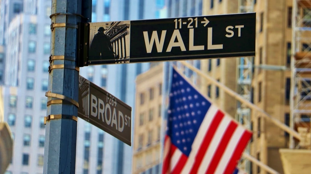 Уолл-стрит ждет от Федрезерва США как минимум два снижения процентной ставки в 2025 году / Фото: Shutterstock.com