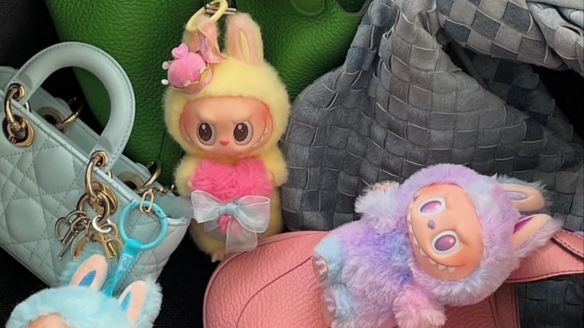 Игрушки Лабубу приобрели статус престижного «талисмана». Фото: labubu.ae / Instagram