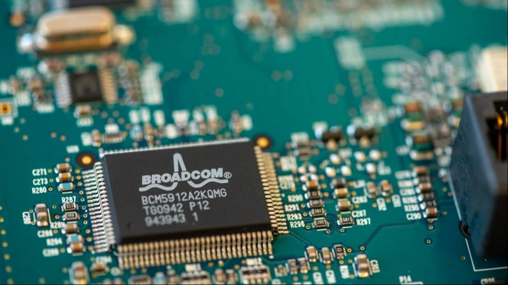 Технологии Broadcom востребованы у Google, Meta и Apple / Фото: shutterstock/Remus Rigo