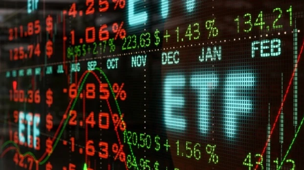 Лучший результат по итогам первого полугодия 2025-го показали фонды, инвестирующие в недооцененные акции small-cap на развитых рынках за пределами США / Фото: Shutterstock.com