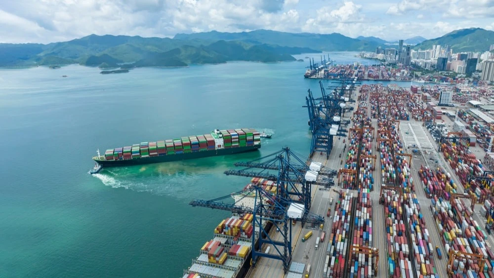 Решение США продлить паузу, после которой начали бы действовать взаимные пошлины, дало инвесторам краткосрочную передышку / Фото: Shutterstock.com