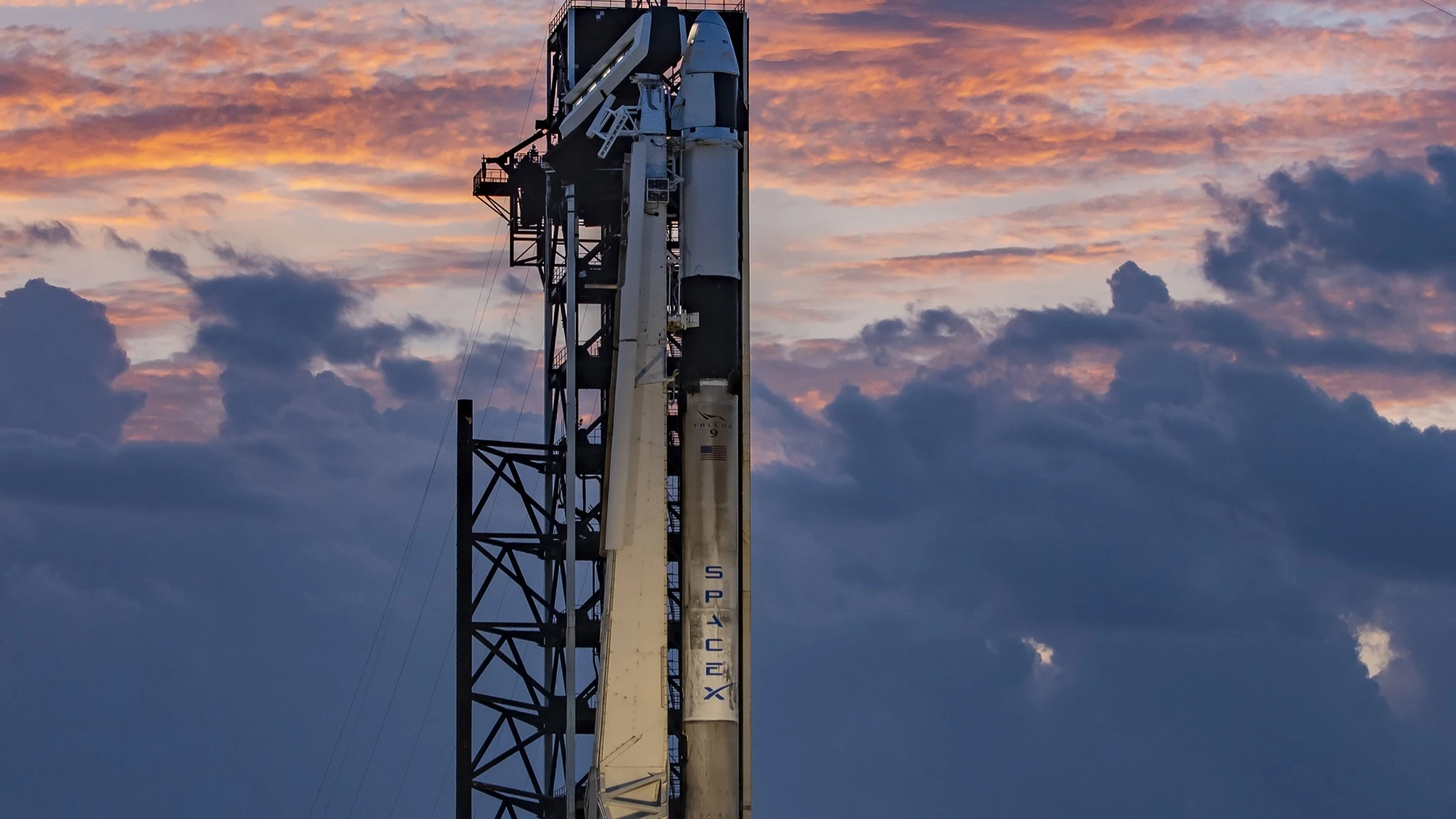 SpaceX will sell shares based on a $400 billion valuation. What does that figure tell investors?