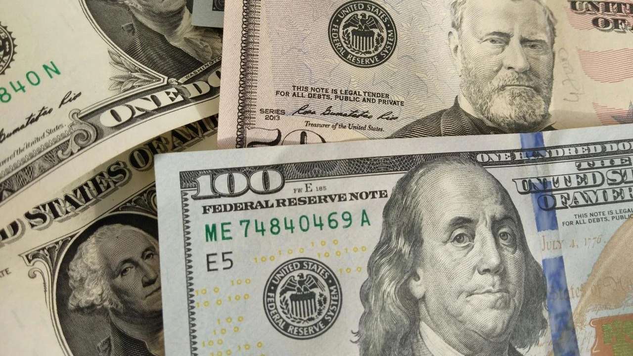 В первой половине года индекс доллара ICE упал более чем на 10% / Фото: Unsplash/Avinash Kumar