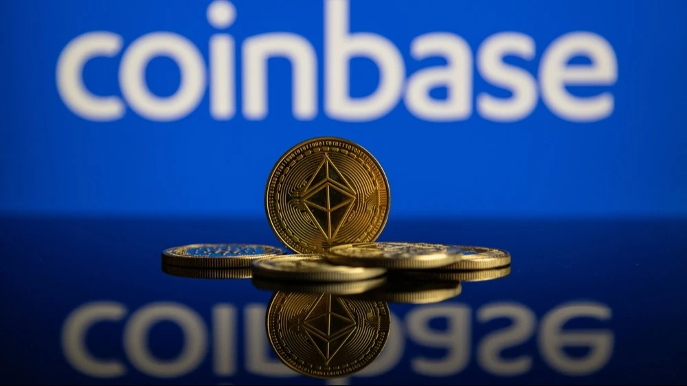 Почти половина аналитиков, присвоивших рейтинги бумагам Coinbase, советуют держать акции Coinbase / Фото: Rcc_Btn/Shutterstock.com