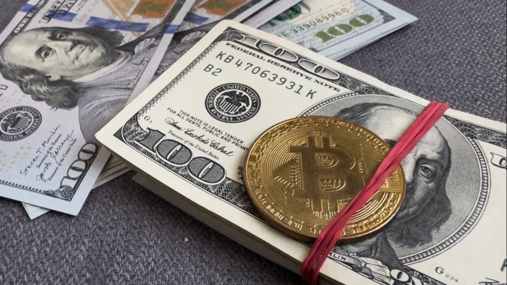 В четверг инвесторы вложили в ETF на биткоин $1,2 млрд, что стало одним из крупнейших притоков за день с момента запуска криптовалютных фондов / Фото: shutterstock/Andrew Angelov