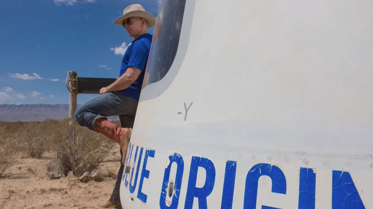 Billionaire Star Wars: Will Bezos be able to get Musks government contracts