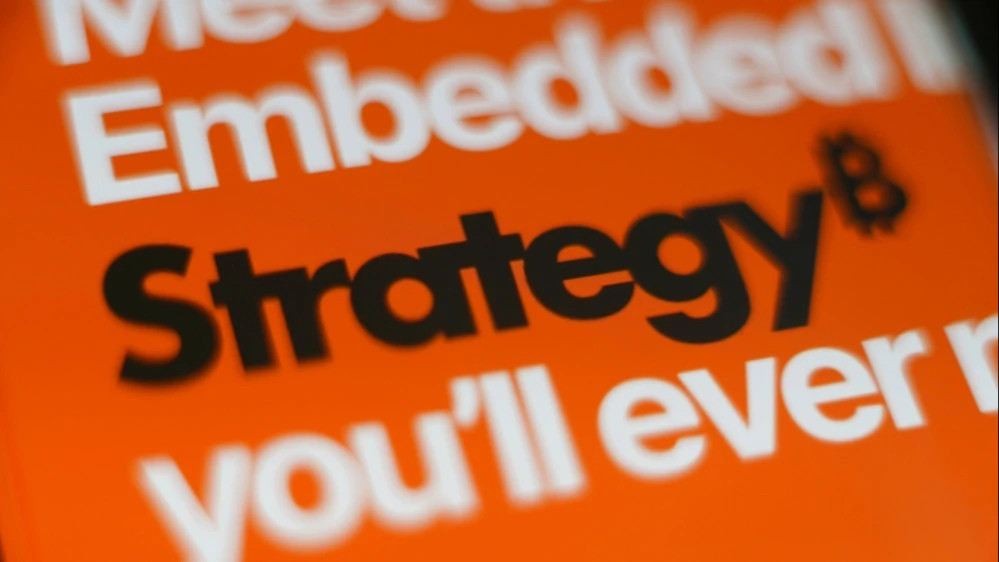 Strategy вернулась к закупкам биткоинов на фоне ралли криптовалюты / Фото: PJ McDonnell / Shutterstock.com