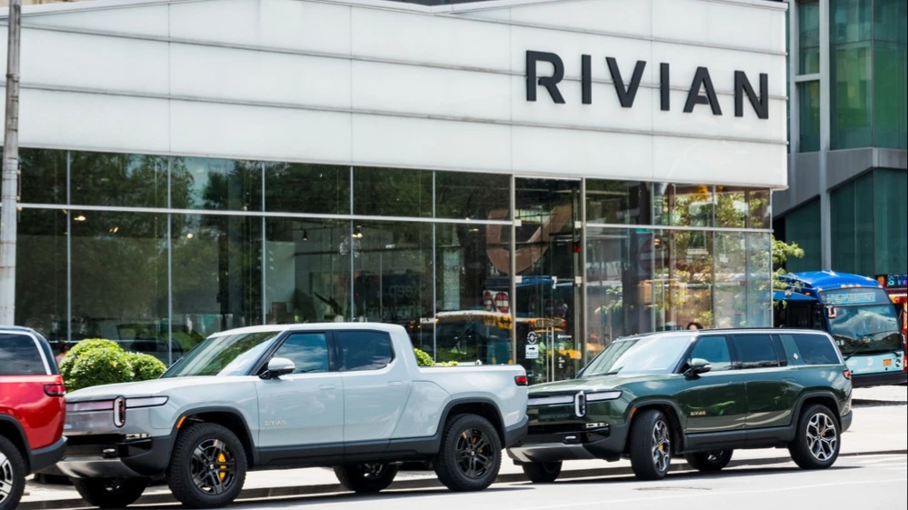 Guggenheim прогнозирует, что Rivian продаст 150 тыс. автомобилей в 2028 году, на 20% меньше, чем ожидалось ранее / Фото: Michael Berlfein / Shutterstock.com