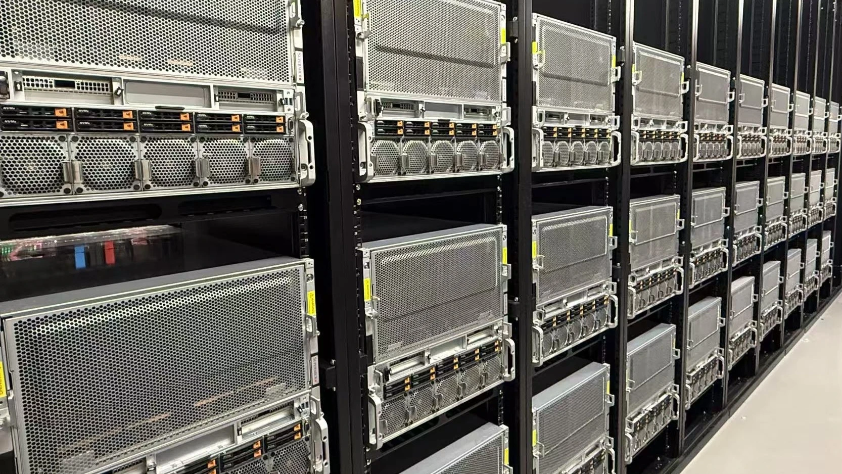 Серверная «дочка» Bit Digital подала заявку на IPO / Фото: x.com/WhiteFiber_