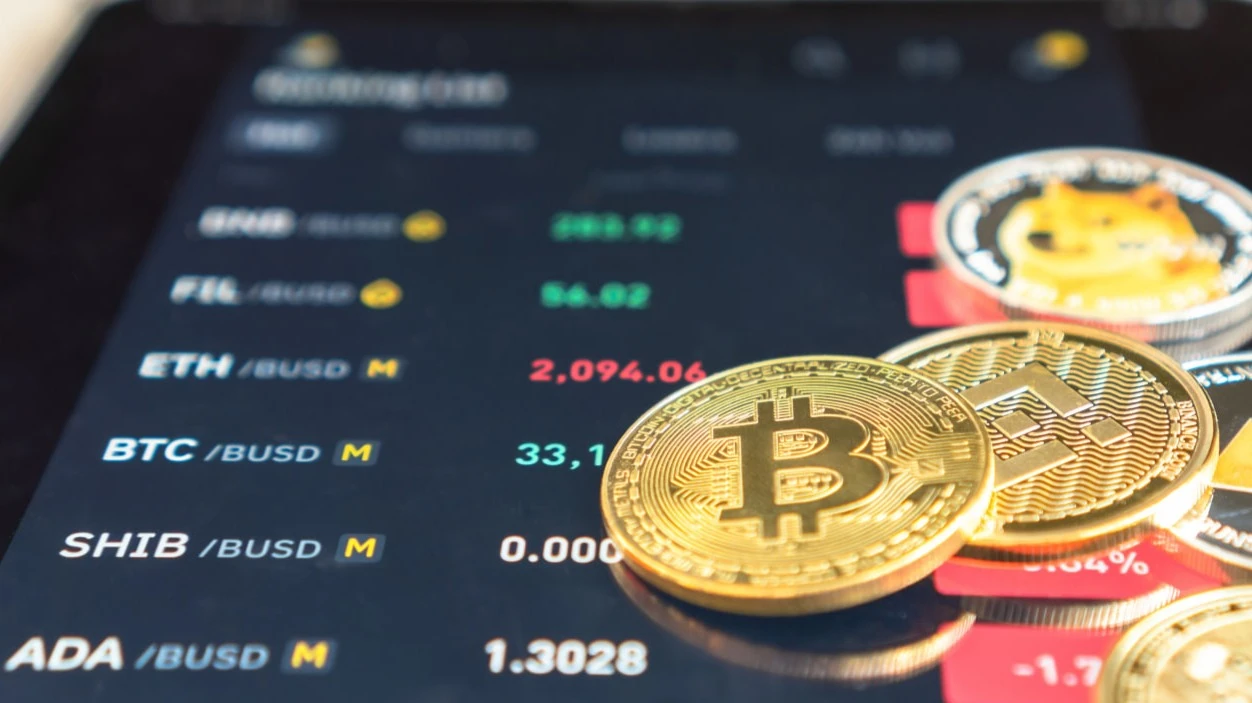 Капитализация рынка криптовалют обновила исторический максимум / Фото: Chinnapong / Shutterstock.com