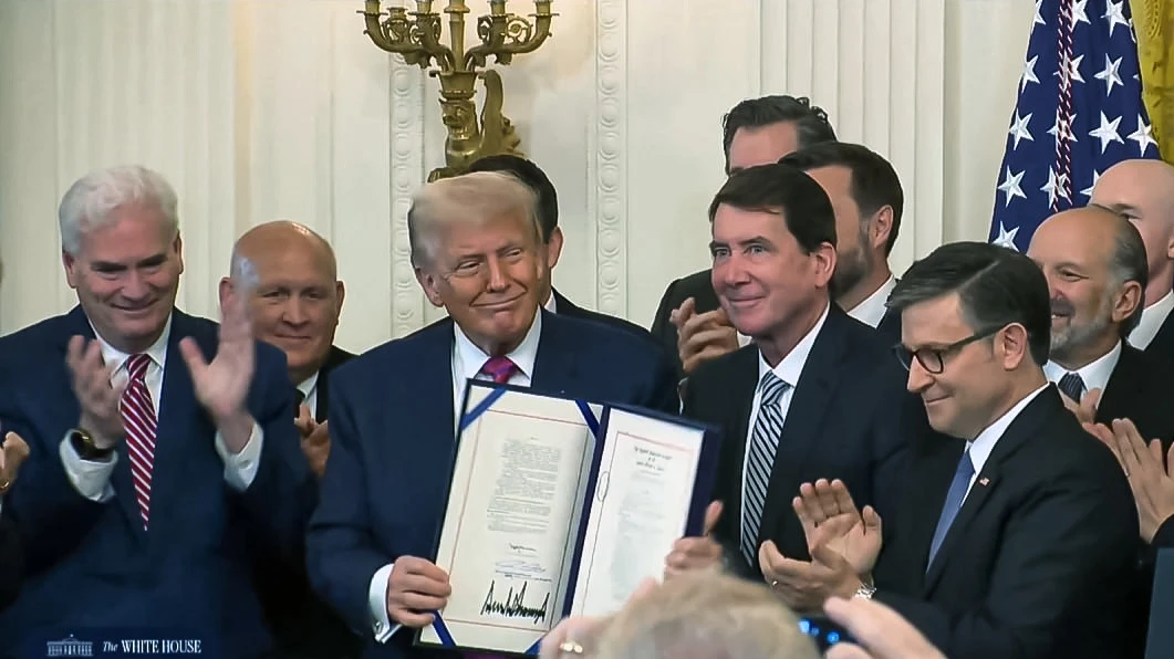 Трамп подписал закон о стейблкоинах в присутствии глав криптовалютных компаний / Фото: White House