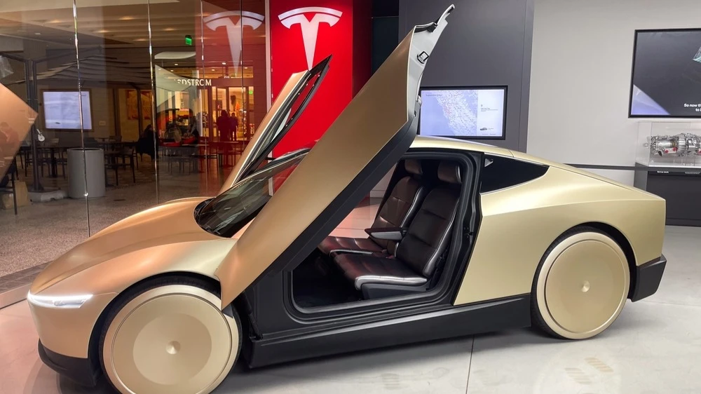 Любые позитивные новости о роботакси Tesla способны компенсировать слабые показатели ее основного бизнеса, считает аналитик Hargreaves Lansdown Мэтт Бритцман / Фото: Josiah True/Shutterstock.com