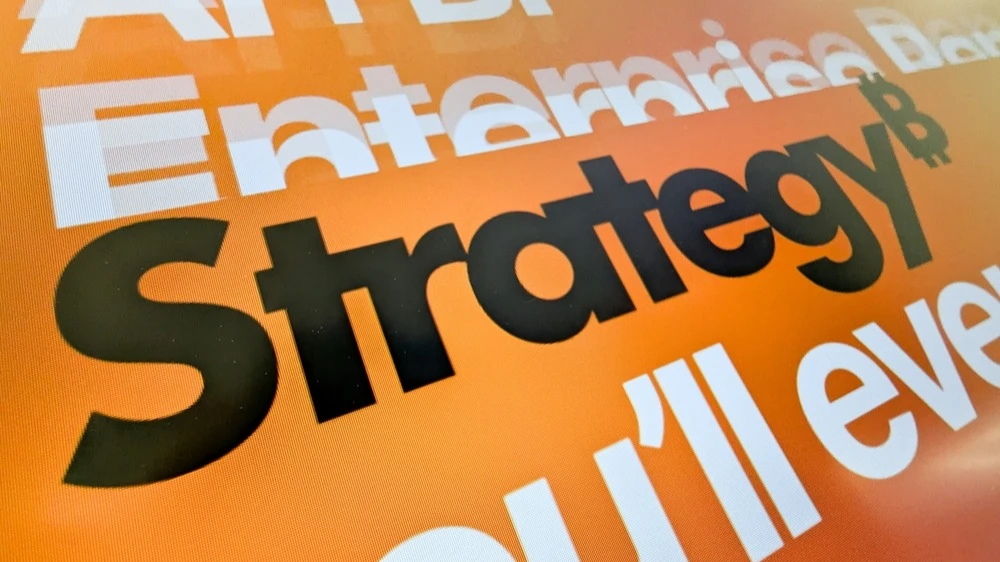 Strategy теперь владеет 3% всех выпущенных биткоинов / Фото: PJ McDonnell / Shutterstock.com