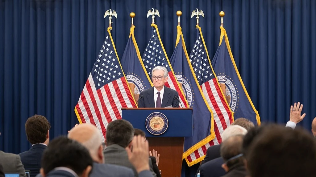 Morning in New York: market waiting for Paeulls speech