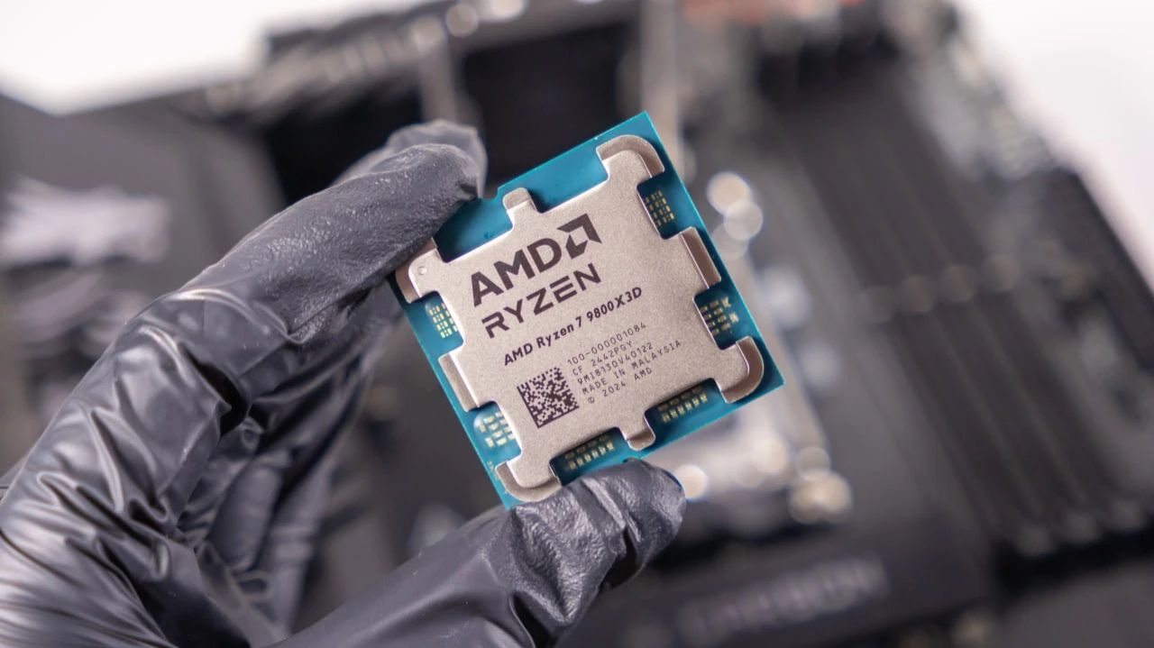 Одна из компаний в списке бенефициаров низких цен на нефть, по версии Jefferies, — чипмейкер AMD / Фото: aileenchik / Shutterstock.com