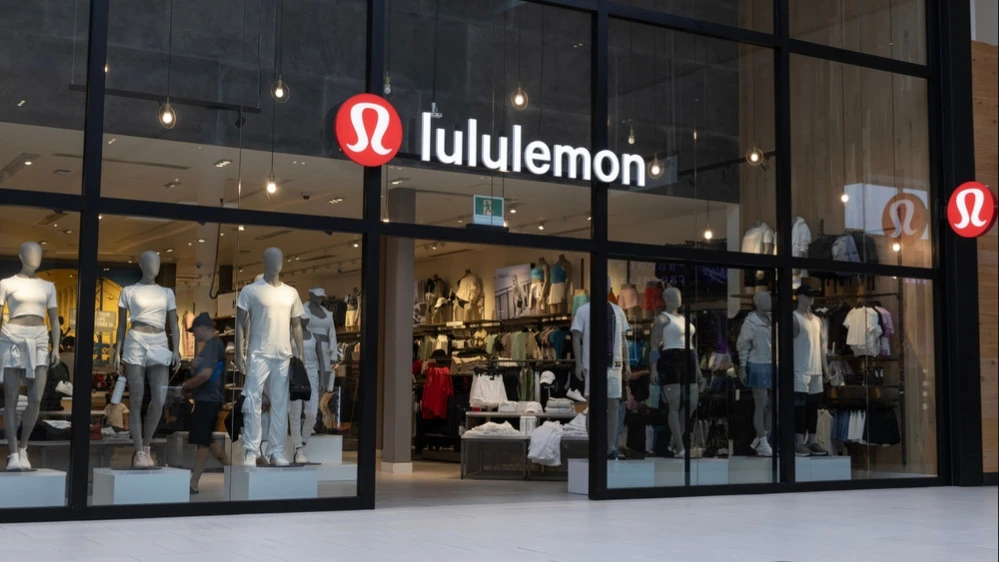 Cреди негативных факторов, влияющих на акции Lululemon, JPMorgan отметил перенос запуска новых продуктов в США на второе полугодие / Фото: Jonathan Weiss / Shutterstock.com