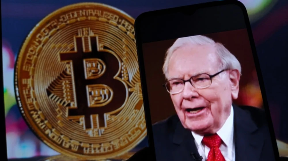 Баффет говорил, что не купил бы все биткоины мира даже за $25 / Фото: Mijansk786 / Shutterstock.com