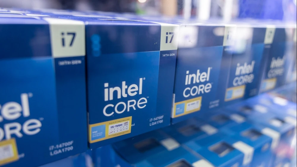 Intel прогнозирует рост спроса на чипы для ПК из-за пошлин Трампа, но аналитики считают этот всплеск временным / Фото: charnsitr / Shutterstock.com