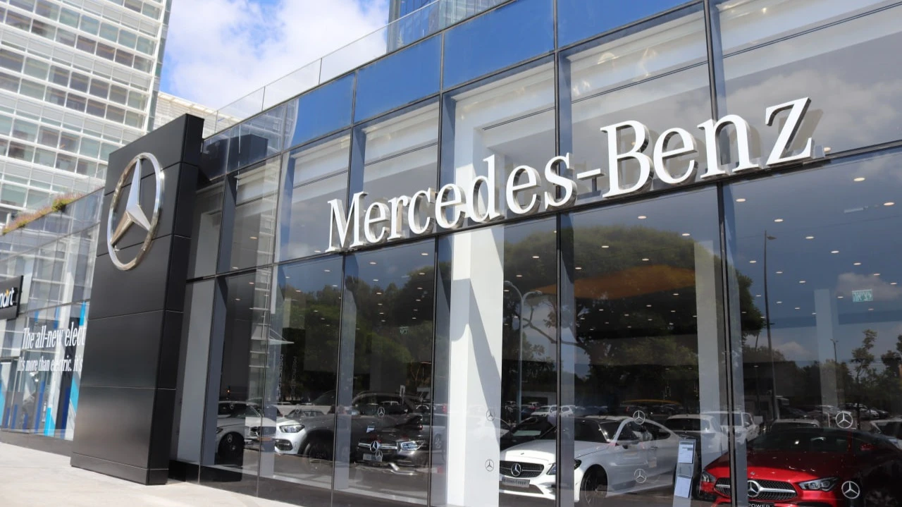 Европейские автопроизводители получат дополнительную прибыль благодаря торговому соглашению с США / Фото: Vered Barequet / Shutterstock.com