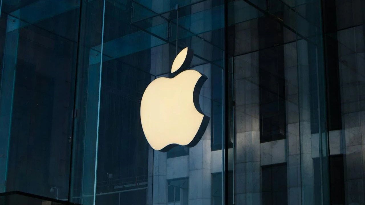 С начала года рыночная стоимость Apple сократилась почти на 15%, но BofA видит потенциал роста акций компании еще на 10% / Фото: Unsplash/Laurenz Heymann