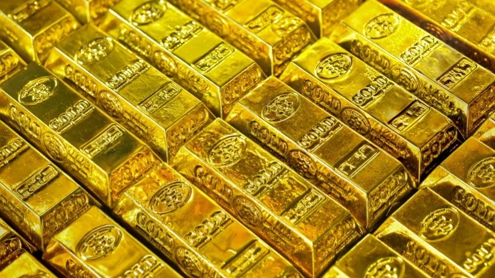 Золото в 2025 году дорожало на фоне роста неопределенности и стремления центробанков снизить зависимость своих резервов от доллара / Фото: shutterstock.com