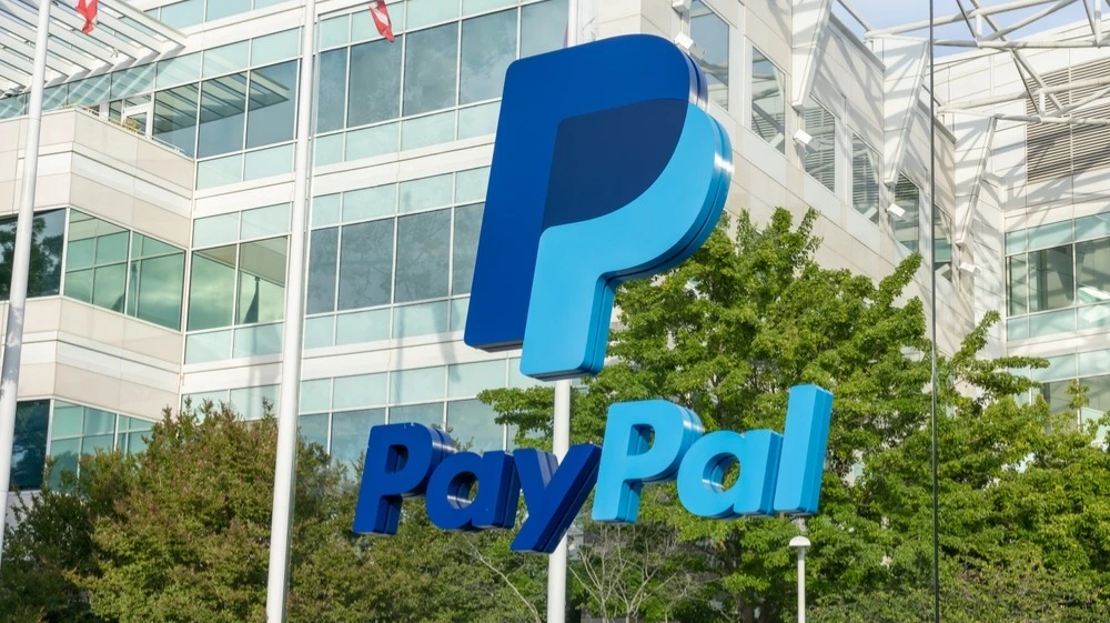 Аналитики сочли чрезмерной распродажу акций PayPal после неплохой отчетности / Фото: JHVEPhoto / Shutterstock.com