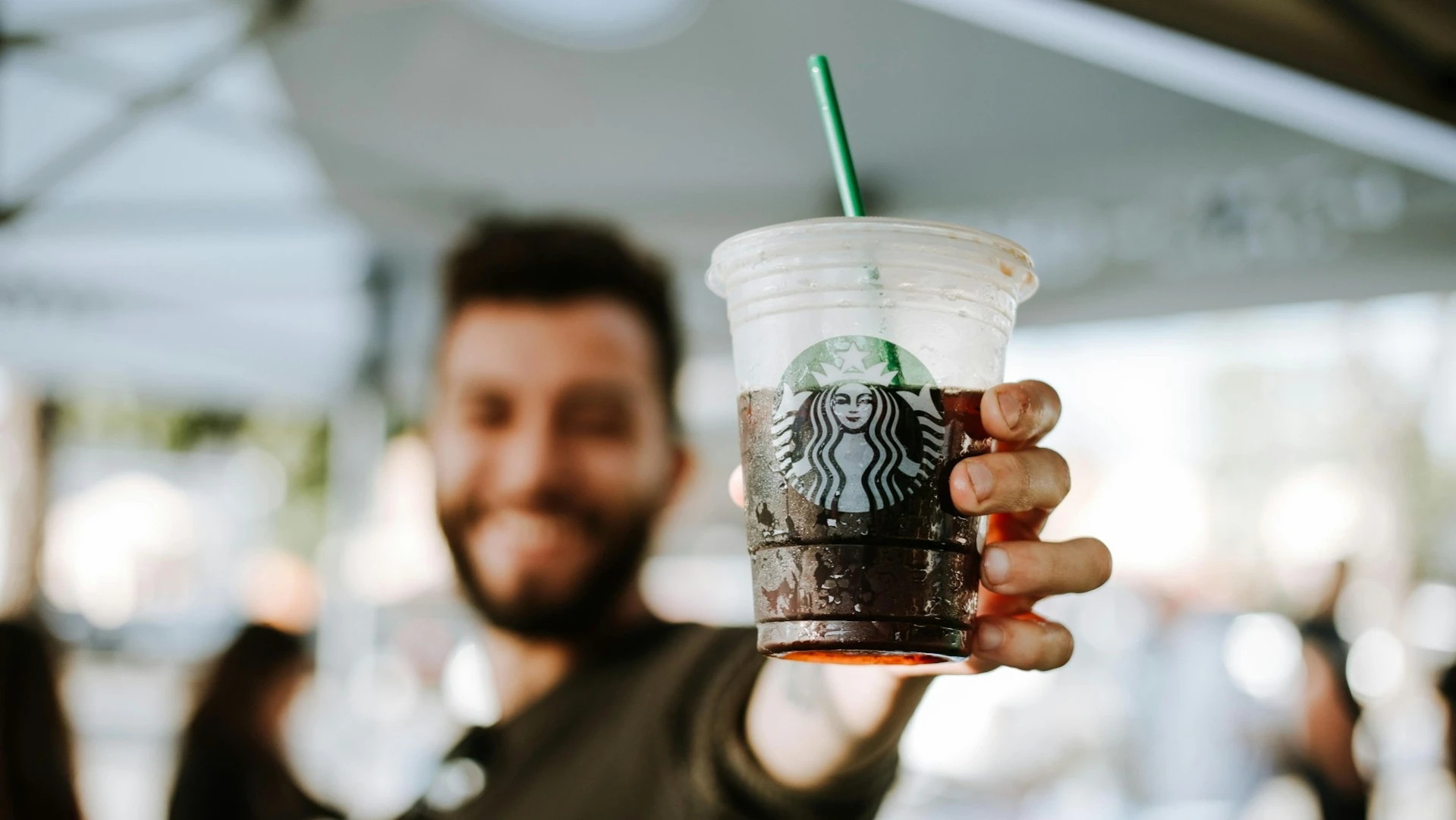 Starbucks обновит меню к 2026 году: добавит новые напитки и выпечку / Фото: Unsplash/Omar Lopez