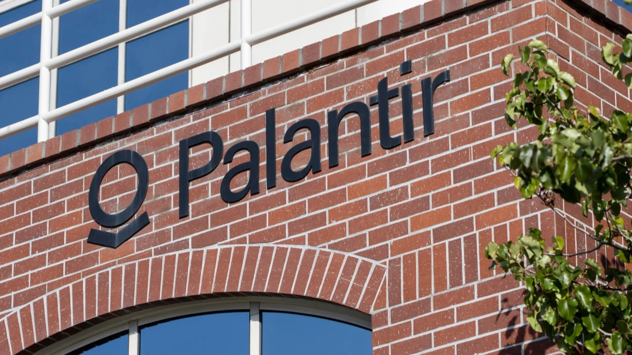 Palantir заключила с армией США сделку на сумму до $10 млрд / Фото: Tada Images / Shutterstock.com