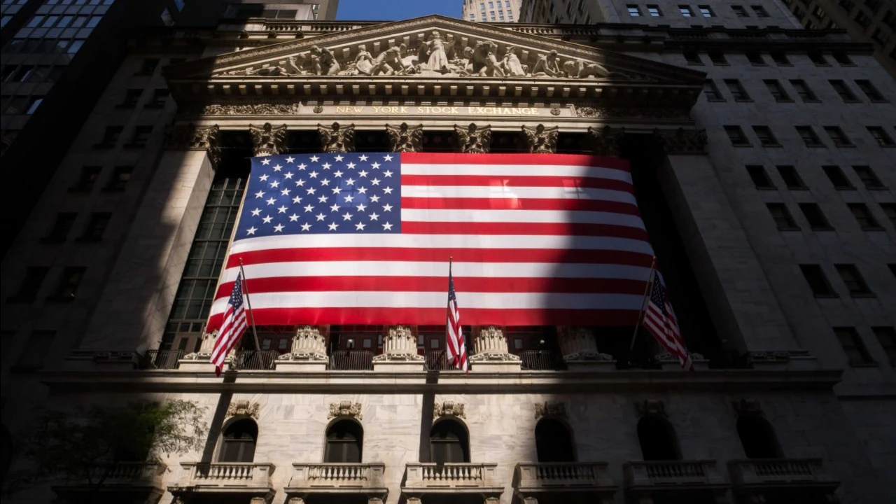 Инвесторы будут следить за выбором кандидатов на пост главы Бюро трудовой статистики и в совет управляющих ФРС / Фото: X / NYSE