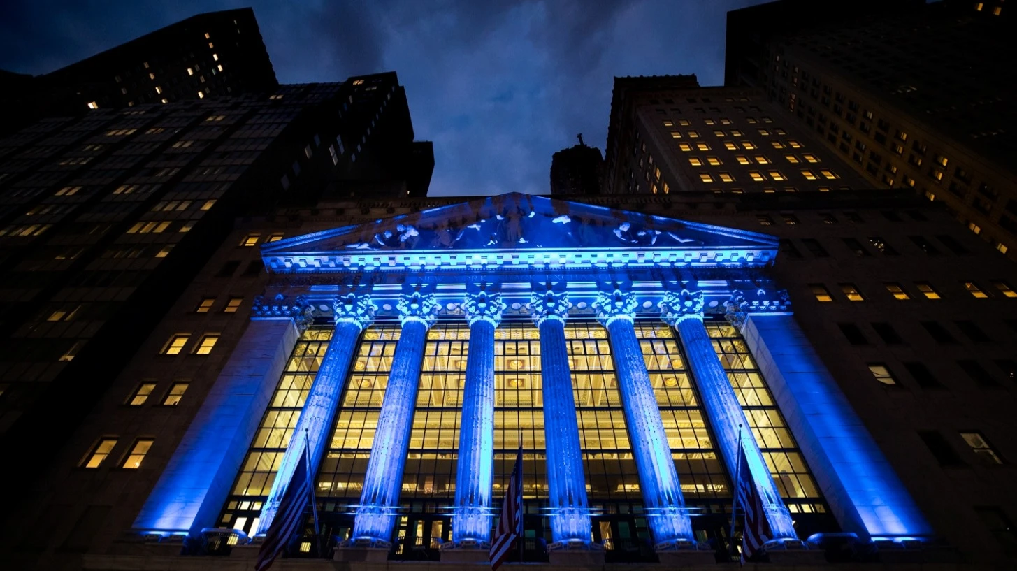 Инвесторы в американские акции слишком беспечно относятся к рискам стагфляции и концентрации рынка, считает главный экономист Apollo Торстен Слок / Фото: X/NYSE