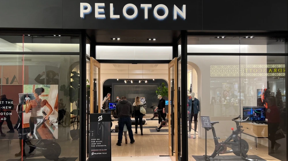 Peloton стала популярной после начала пандемии коронавируса, а затем начала терять подписчиков / Фото: Jeff Bukowski / Shutterstock.com