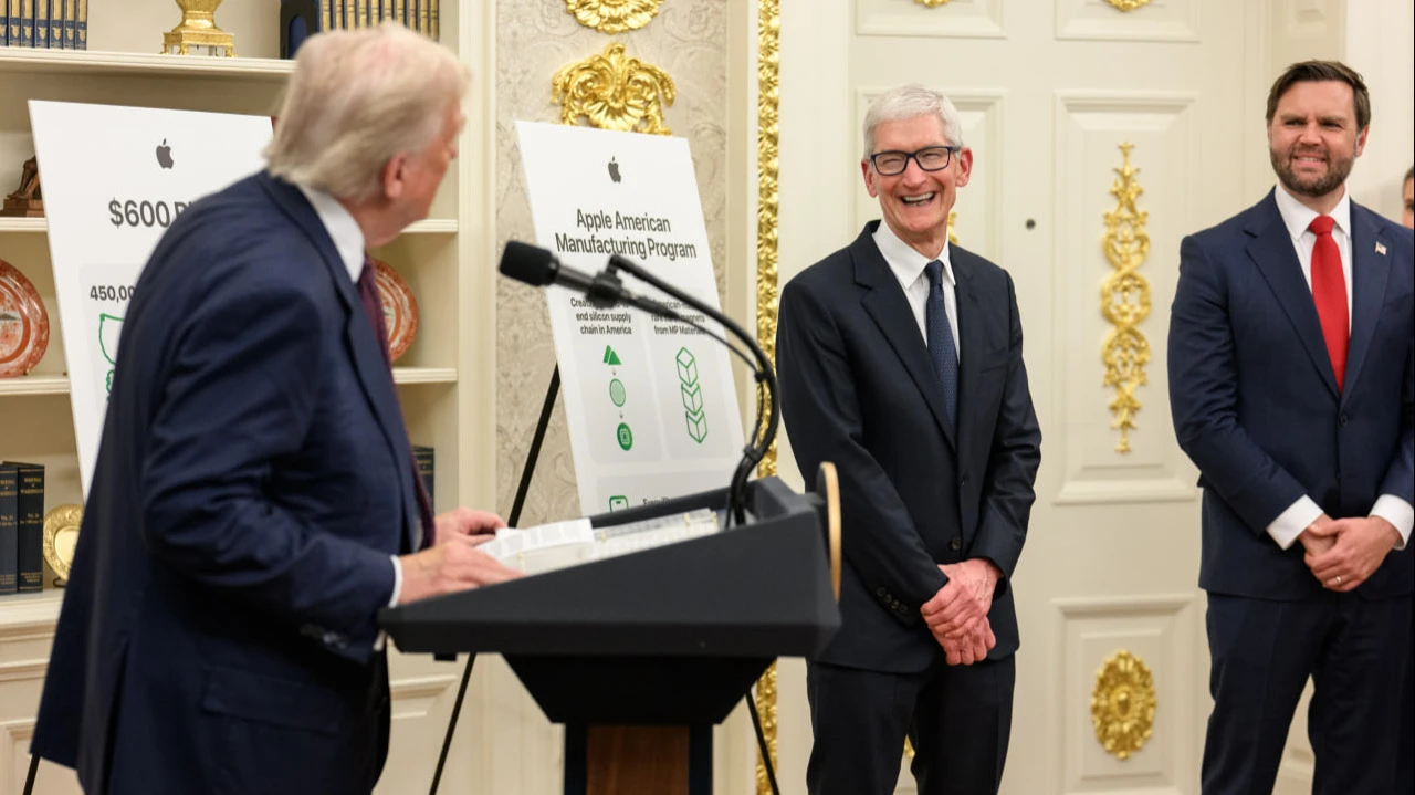 Встреча Тима Кука и Дональда Трампа пошла на пользу Apple / Фото: X/The White House