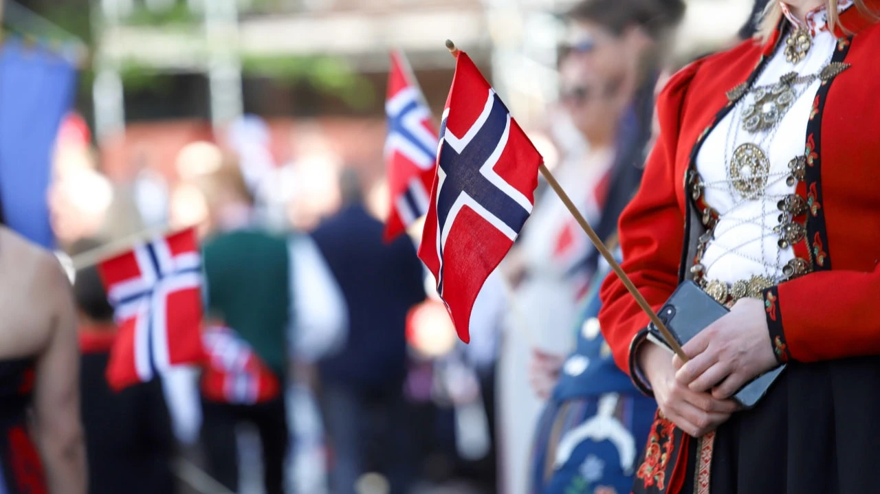 Норвежский нефтяной фонд увеличил долю в нескольких бигтехах и сократил инвестиции в нефтяных компаниях / Фото: Shutterstock.com