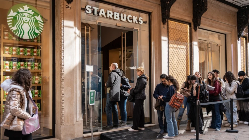 Аналитик Baird считает, что результаты антикризисной стратегии Starbucks могут проявиться в ближайшие кварталы / Фото: pio3 / Shutterstock.com