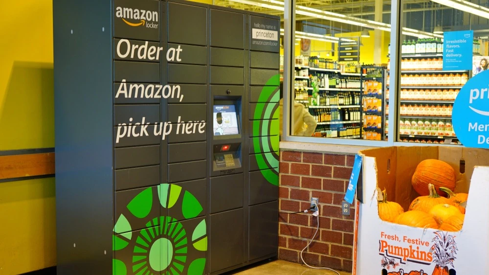 Amazon на протяжении нескольких лет пытается отвоевать у традиционных сетей долю в продуктовом ретейле / Фото: EQRoy/Shutterstock.com