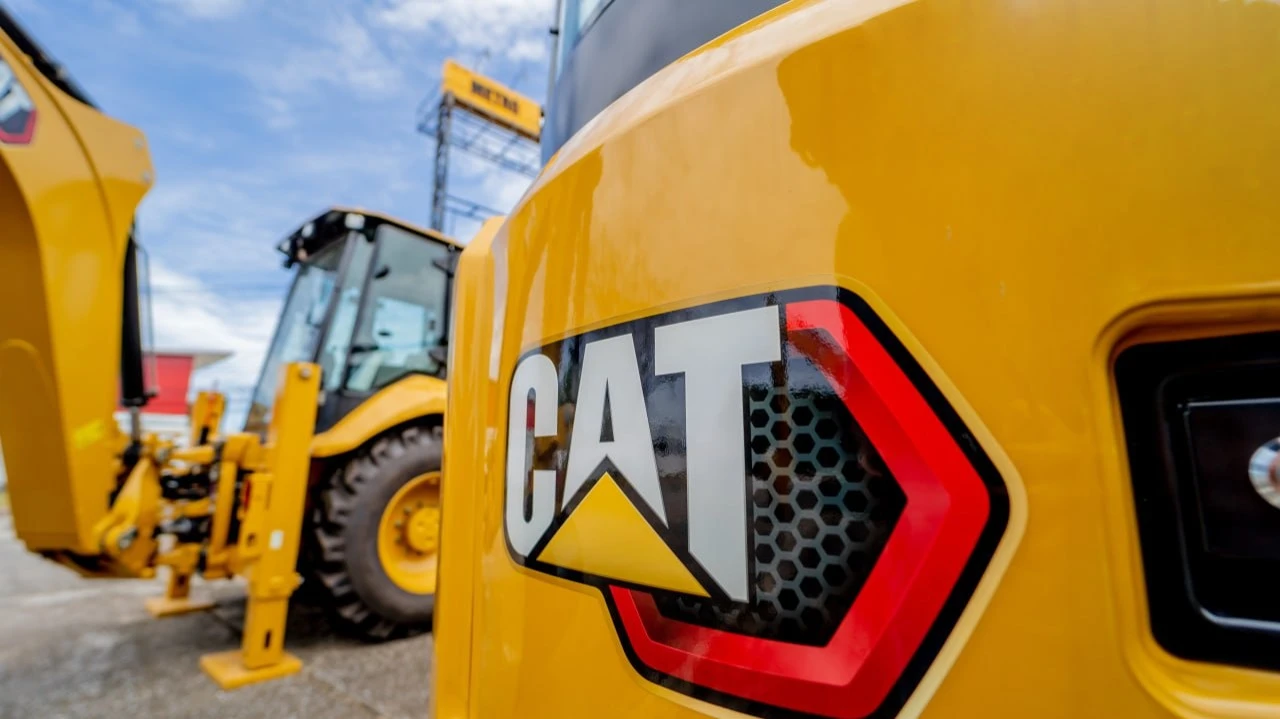 Бизнес производителя строительной техники Caterpillar растет за счет ИИ. Фото: Roman Zaiets / Shutterstock.com