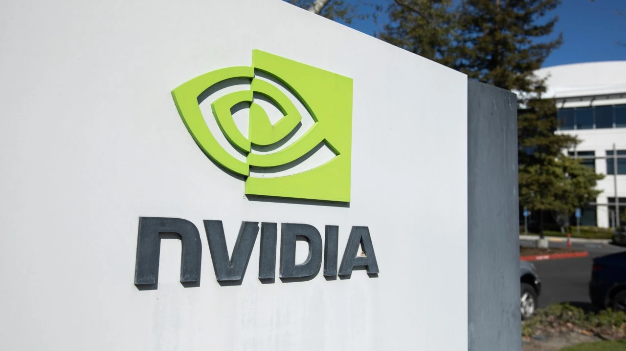 Nvidia разрабатывает для Китая новый чип ИИ / Фото: Matt Gush / Shutterstock.com