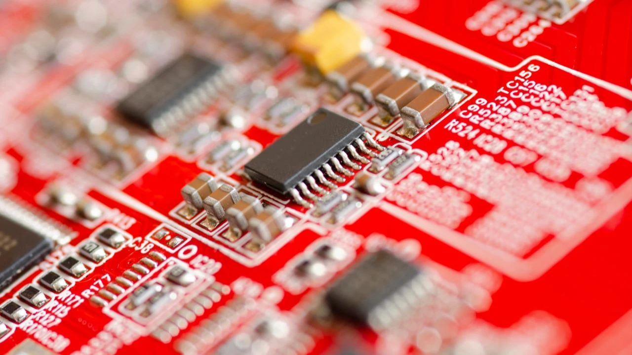 Инвесторы в среду будут следить за спросом на просевшие накануне бумаги бенефициаров ИИ-тренда / Фото: Shutterstock.com